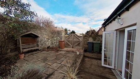 2 bedroom terraced house to rent - Photo 4