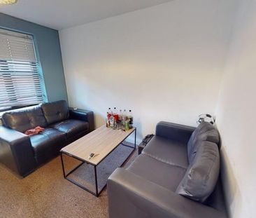 4 bedroom ground floor flat to rent - Photo 1