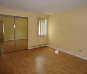 1 room apartment of 79m² in Gatineau - Photo 2