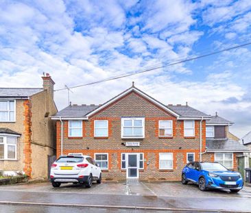 2 bed Flat for rent - Photo 2
