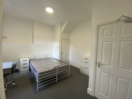 Studio Flat, Hathersage Road, M13 - Photo 3