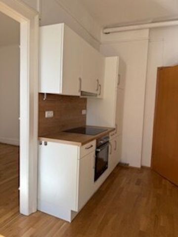 Klein und fein: Schön sanierte 2-Zimmer-Wohnung: Küche/Essen, kleines Bad und ein Schlafzimmer in Graz – ideal für Studierende durch die zentrale Lage! Hochparterre, fahrradabstellplatz im Freien, ohne Kellerabteil, - Foto 3