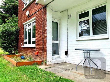 Pipers Green Kingsbury Road, Kingsbury, NW9 - Photo 2