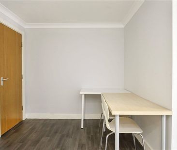 Well presented two bedroom unfurnished apartment with an allocated ... - Photo 3