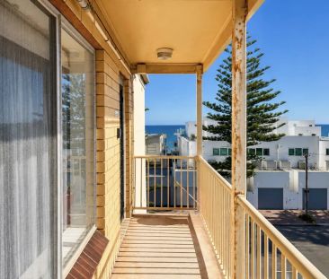 Coastal Unit Living Close to the Beach - Photo 2