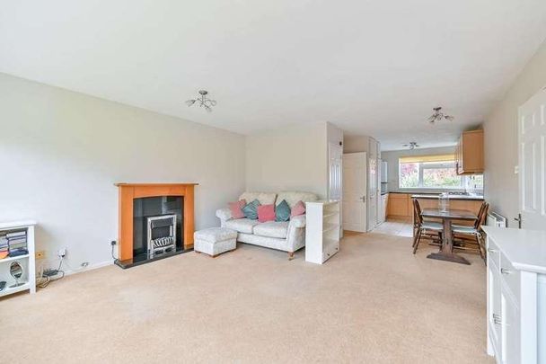 Kings Paddock, Hampton, TW12 - Photo 1