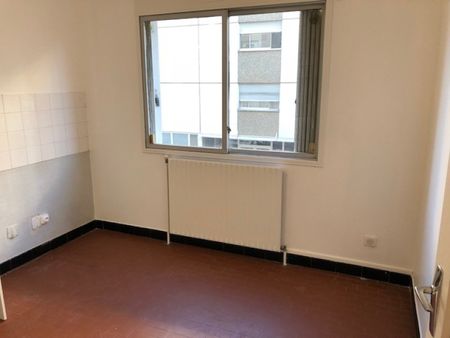 JOLI T2 DE 45.34 M² AU 1ER ETAGE AVEC ASCENSEUR - 69007 LYON PROCHE DE LA MANUFACTURE - Photo 3