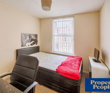 18 Fitzroy Avenue, Belfast, BT7 1HW - Photo 4