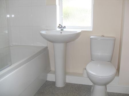 2 bedroom flat to rent - Photo 4