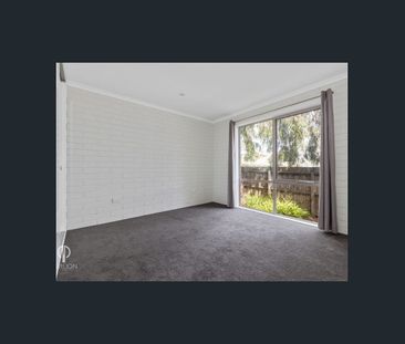 2 Bedroom Apartment - Walk to the Beach! - Photo 2