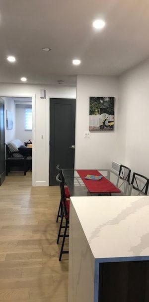 Grand 4 1/2 Meublé Et Entièrement Rénové - Photo 1