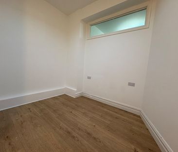 Room in a Shared Flat, Stoke Newington High Street, N16 - Photo 2