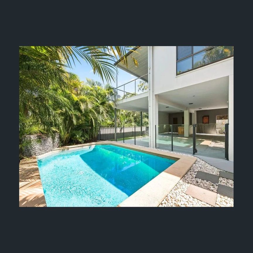 Extra Large Tranquil Family Living in Coolum Beach - Photo 1