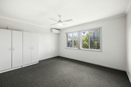 Spacious 4-Bedroom Family Home in Prime Location - Photo 3