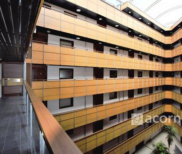 Flat to rent - Spa Road, London Bridge, SE16 - Photo 1