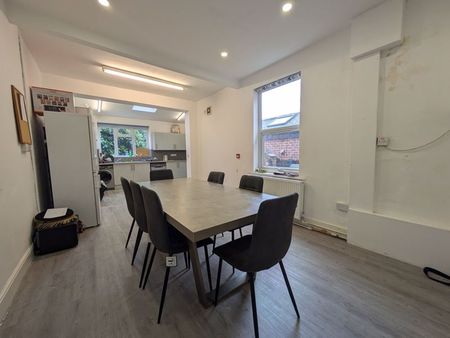 Harlaxton Drive Lenton, Nottingham - Photo 2