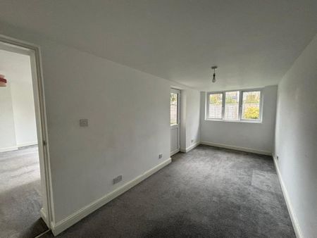 4 bedroom semi-detached house to rent - Photo 4