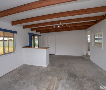 3 BEDROOM COTTAGE WITH SPACIOUS YARD!! - Photo 1