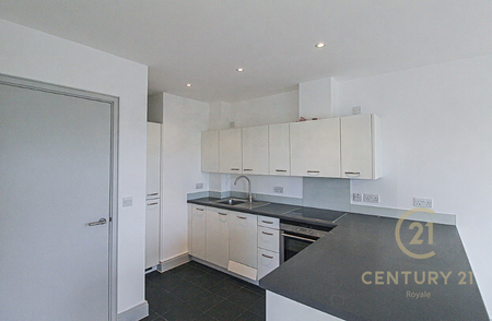 2 bedroom flat to rent - Photo 2