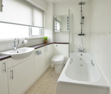 3 bedroom end of terrace house to rent - Photo 2