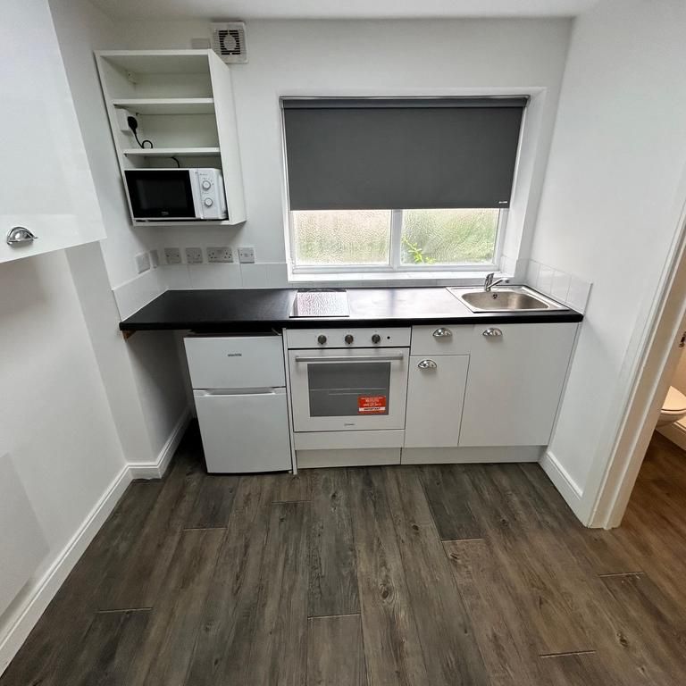 Studio to rent - Photo 1