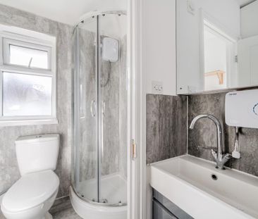 4 bedroom end of terrace house to rent - Photo 5