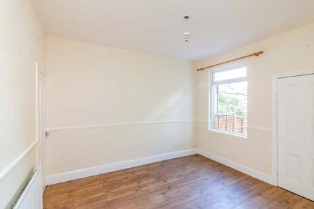 3 bedroom terraced house to rent - Photo 4