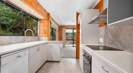 Warm Family Home in Bayview!! - Photo 2