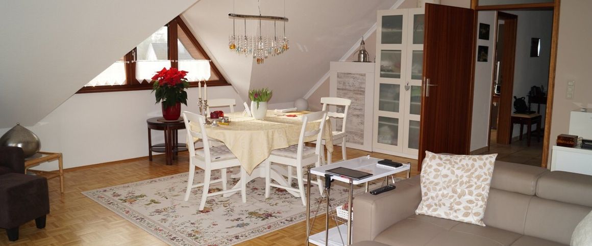 Attraktive Dachterrassenwohnung in bester Lage von Refrath !!! - Foto 1