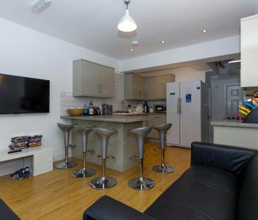 6 bedroom house to rent - Photo 2