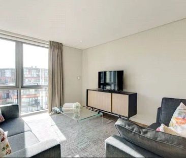 3 bedroom flat in London - Photo 3