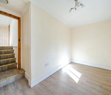 3 bedroom flat to rent - Photo 6