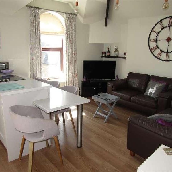 Cheltenham Mount, Harrogate, HG1 - Photo 1