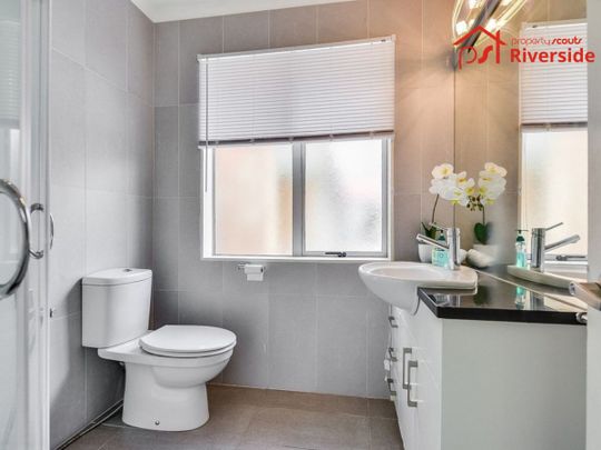 Spacious family home in the heart of Huntington. - Photo 1