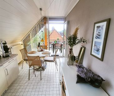Gemütliche 2-Zimmer-Dachgeschosswohnung mit Balkon und Einbauküche - Photo 6