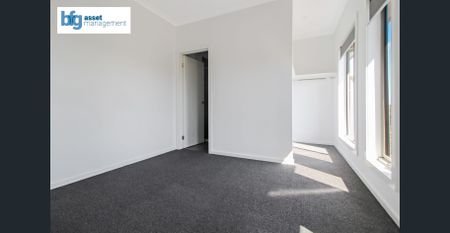 Spacious 4 Bedroom Family Haven with Double Lock-Up Garage! - Photo 3