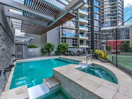 231/30 Macrossan Street, Brisbane QLD 4000 - Photo 2