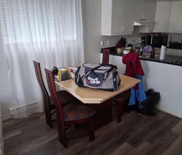 3 1/2 meublé, 1190$. St-Sauveur centre. - Photo 2