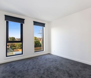 TOWNHOUSE LIVING IN THE HEART OF BULLEEN - Photo 3