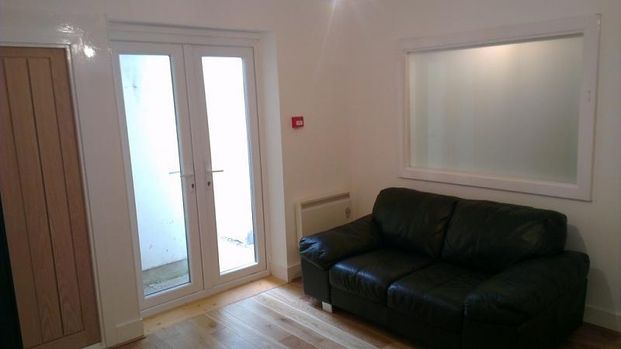 2 bedroom property to rent - Photo 1