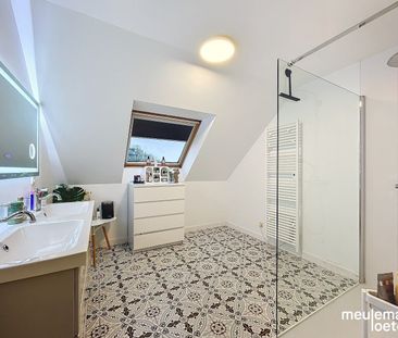 Ruim en lichtrijk appartement met drie slaapkamers - Foto 3