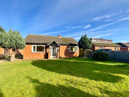 2 bedroom Detached Bungalow to let - Photo 4