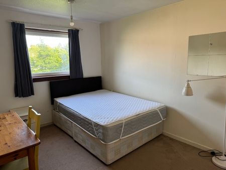3 Bed Flat, St. Mungo Avenue, G4 - Photo 2