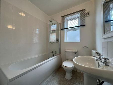 2 bedroom flat to rent - Photo 2