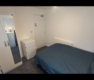 Room in a Shared House, Silver Street, B14 - Photo 3
