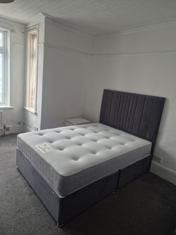 Room in a Shared House, Melfort Rd, CR7 - Photo 2