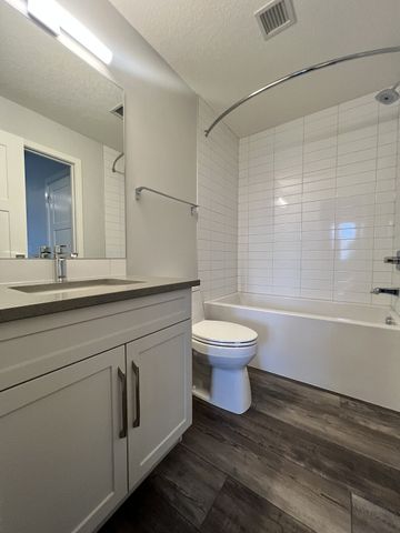 8355 19 Avenue SW, Calgary - Photo 3