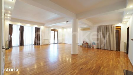 Vila cu piscina privata | 6 dormitoare | cartier rezidential - Fotografie 4
