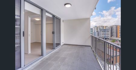 Modern & Conveniently Located - Photo 5