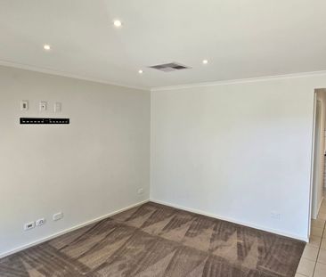 Modern Home With Three Bedrooms - Photo 6